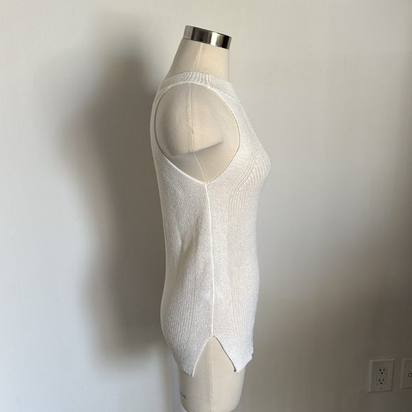 Classy White Blouse🤍 - Picture 3 of 6